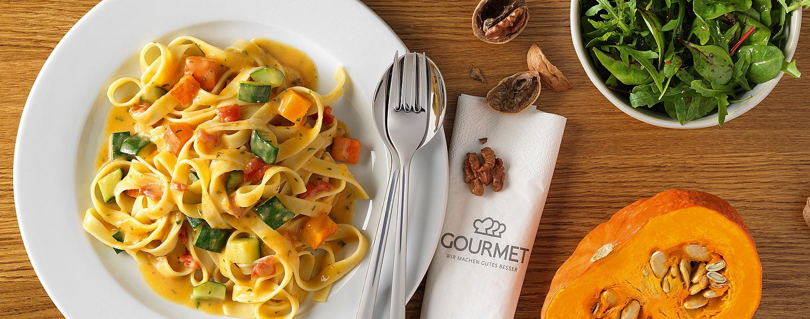 Durch die Wahl einer klimafreundlichen Speise aus den Kürbis-Wochen von GOURMET Business À la Carte – wie der Tagliatelle mit Kürbis-Zucchinisauce – konnten Gäste zum Umweltschutz beitragen. 